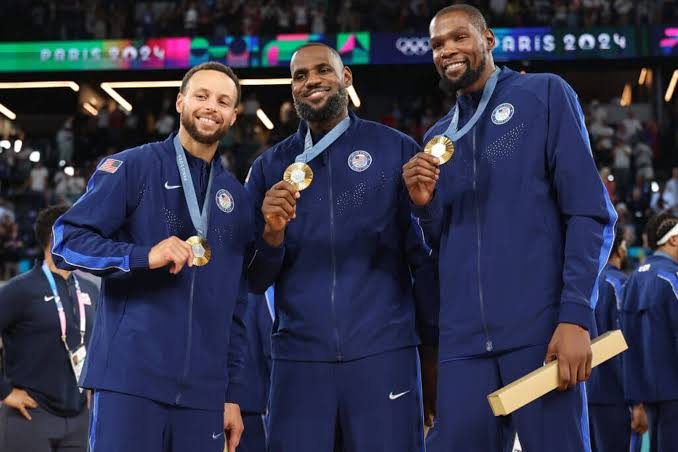 Curry with LeBron James and Kevin Durant wearing their Olympic gold medals