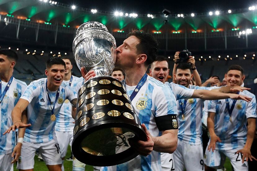 Messi kissing the Copa AmΓ©rica trophy with his Argentina teammates